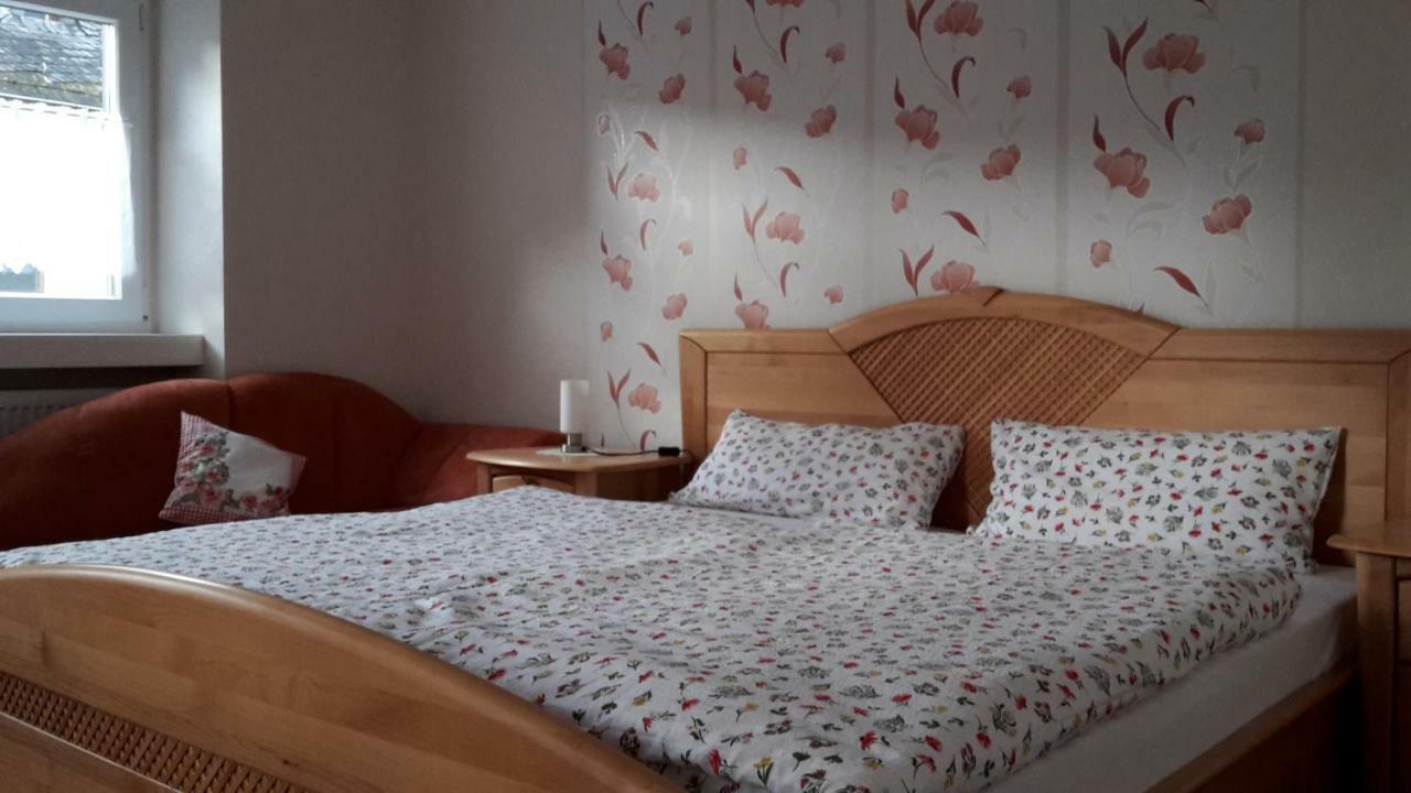 Zwei Ferienwohnungen "Im Weingarten " Burg  Esterno foto